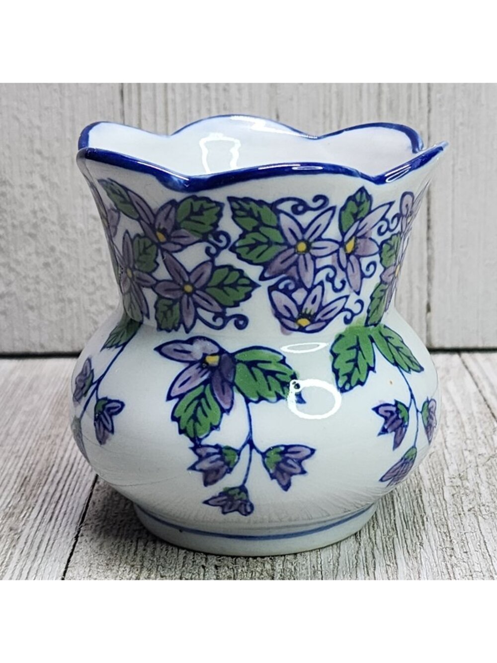 Vintage Chinese Pottery Vase Floral Design Blue Scalloped Edge Home Decor 3.5''